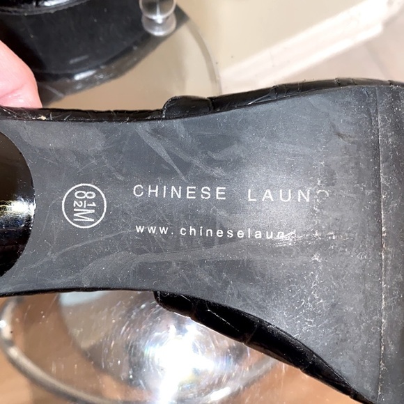 Chinese Laundry high heels  in black w/ alligator pattern in leather. 🖤 - Picture 9 of 12